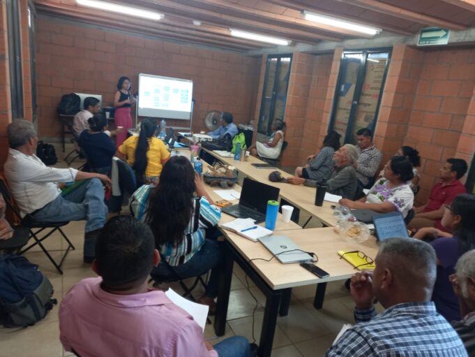 Docentes sonorenses participaron en la elaboración de Libros de Texto Gratuitos en lenguas indígenas nacionales: SEC