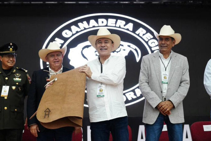 Acompaña Gobernador a ganaderos en asamblea general de UGRS