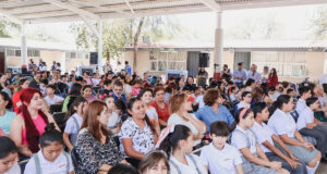 Cumple Gobernador Durazo con entrega de uniformes escolares gratuitos en 68 municipios de la entidad