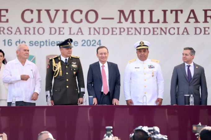 Encabeza Gobernador Durazo desfile cívico-militar en celebración por el 214 aniversario de la independencia de México