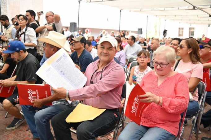 Beneficia Gobernador Durazo a más de 47 mil familias sonorenses con entrega de escrituras