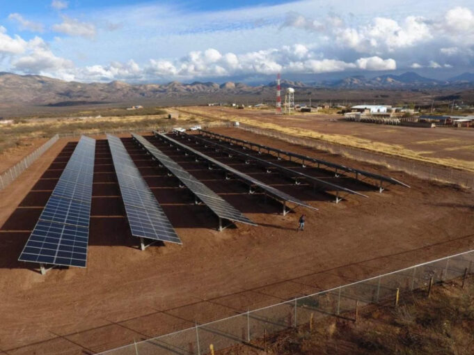 Concluye Gobernador Durazo primera etapa de instalación de plantas solares en municipios de la sierra