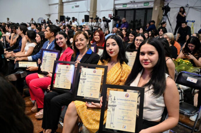 Refrenda Gobernador Durazo compromiso con la educación al encabezar ceremonia del 82 aniversario de la Unison