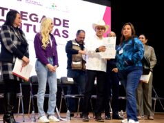 Gobernador Durazo resuelve la espera de décadas para más de 500 familias con la entrega de escrituras